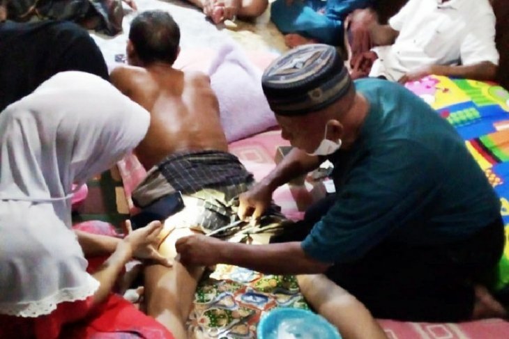 Seorang kakek disambar buaya saat ambil air untuk berwudhu di sungai