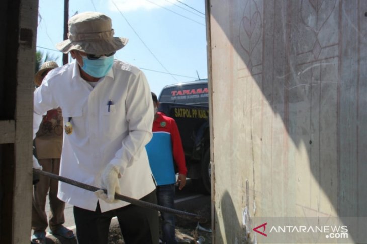Peduli lingkungan Pemkab Tapin bongkar 103 rumah di pinggir sungai