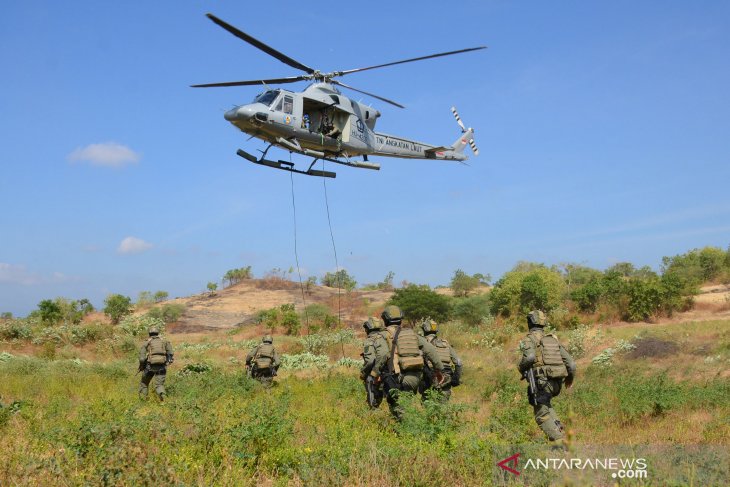 Prajurit Yontaifib 2 Marinir Latihan Fastrope dan Stabo