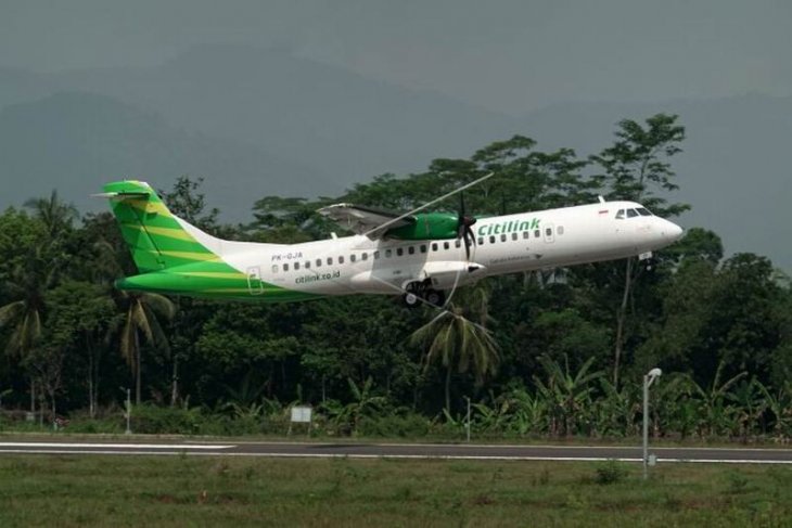 Penerbangan komersial perdana di Bandara Jenderal Besar Soedirman