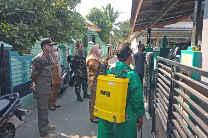 53 warga positif COVID, Dua RT di Kabupaten Tangerang terapkan penutupan akses