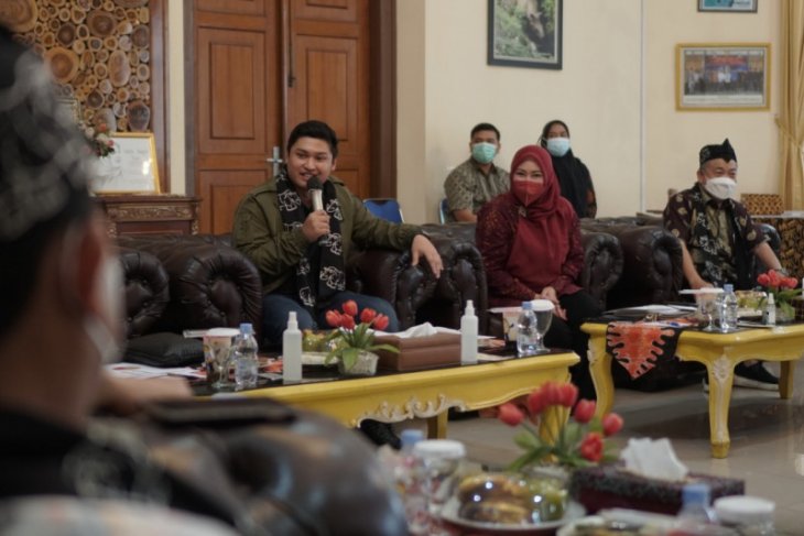 Bupati Irna 'ngadu' ke DPR-RI soal kesenjangan 'signal' di Pandeglang