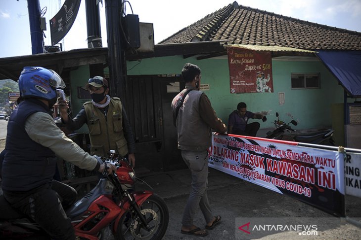 Karantina wilayah mandiri di Lembang 