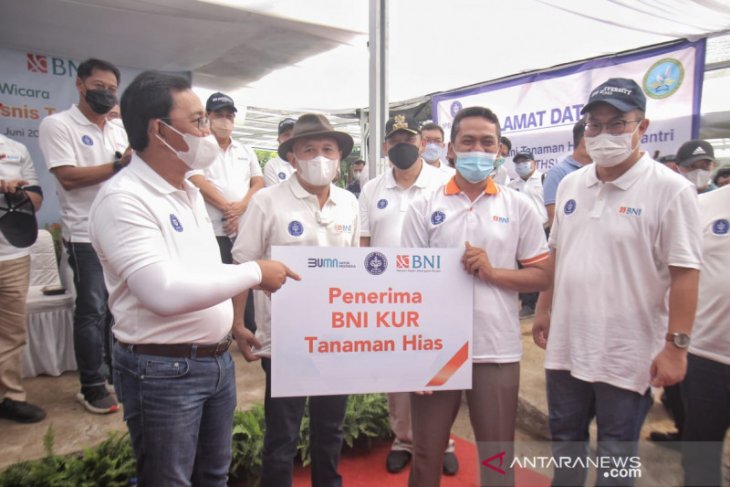 BNI berikan KUR kepada petani binaan IPB University