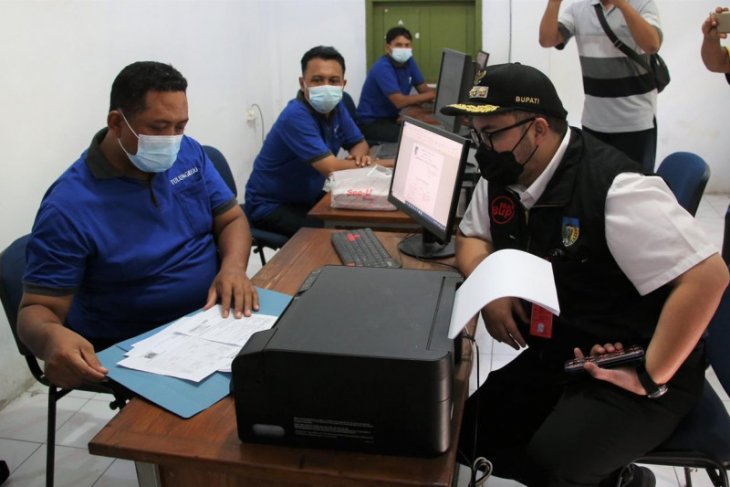 Mas Bupati tak segan berkantor di balai desa