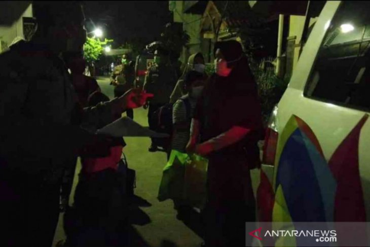 24 warga terpapar COVID-19 usai resepsi nikah, Perumahan di Bekasi terapkan karantina mikro (video)