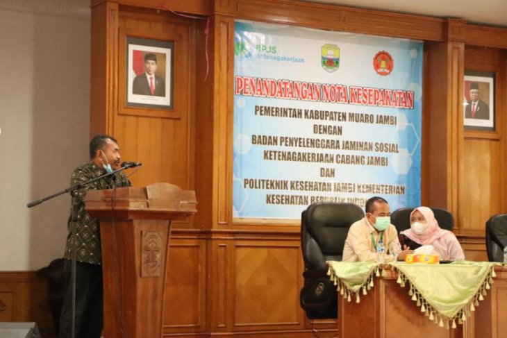 BPJAMSOSTEK serahkan santunan manfaat beasiswa pendidikan bagi anak peserta JKK dan JKM