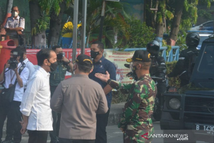 Presiden Jokowi pandang penting vaksinasi COVID-19 bagi pekerja transportasi