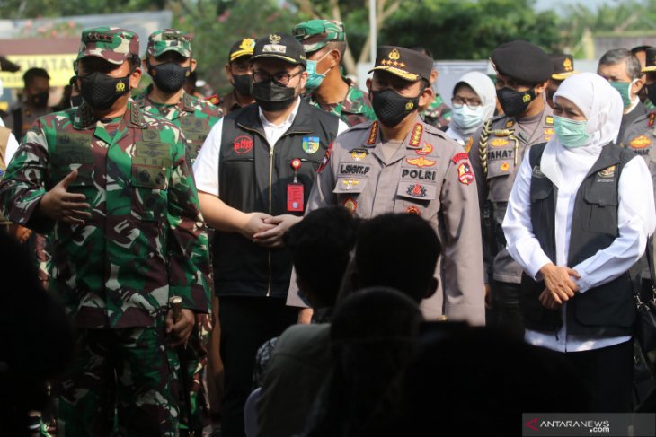 Kapolri dan Panglima TNI Tinjau Vaksinasi