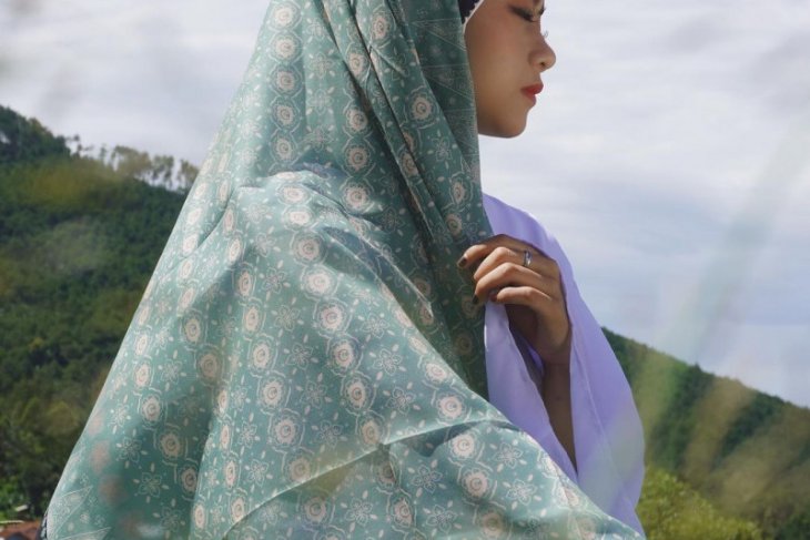 Kolaborasi Batik Azmiah Jambi dan Midaa Scraf lestarikan batik Jambi