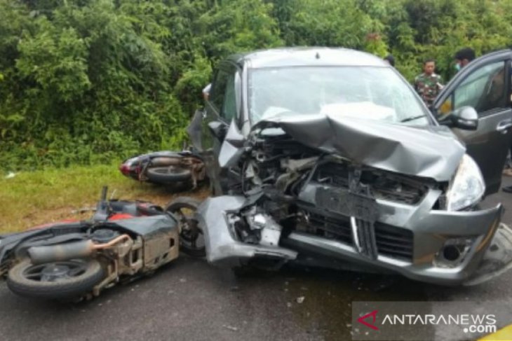 Polsek Kelapa evakuasi kecelakaan lalu lintas di Desa Dendang Bangka Barat