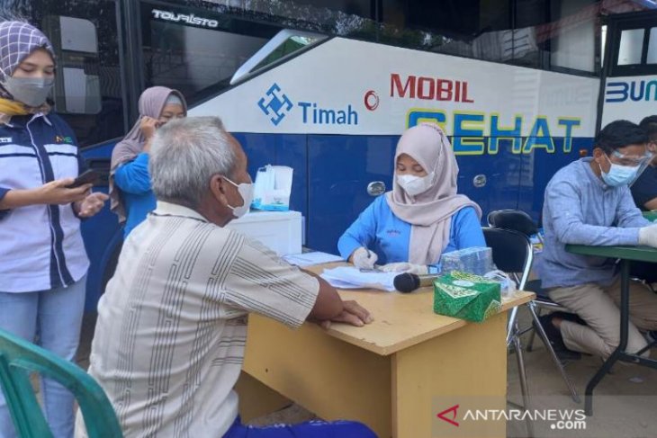 Warga Desa Kundi Bangka Barat antusias ikuti layanan kesehatan PT Timah