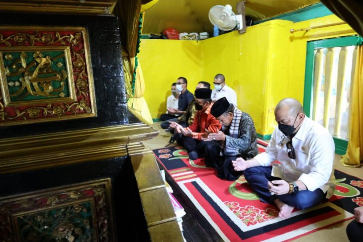 Ketua DPD RI ziarah makam pendiri Kota Pontianak