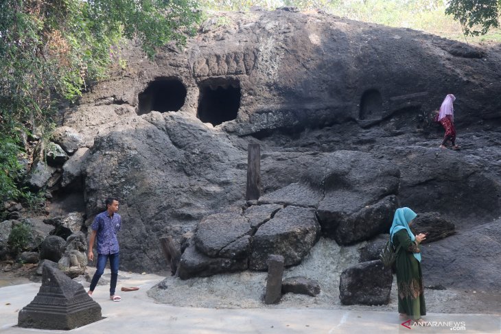 Wisata Gua Selomangleng