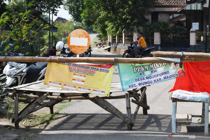 Penutupan Jalan Akibat Klaster Hajatan di Madiun