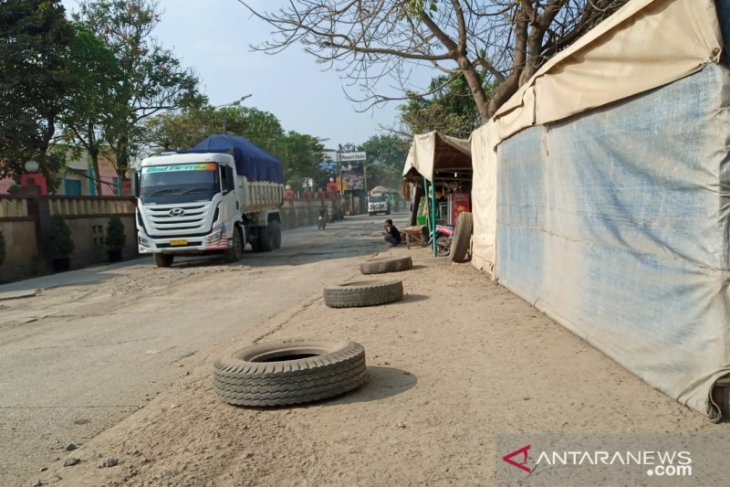 warga keluhkan kerusakan dan debu di Jalan Raya Perancis
