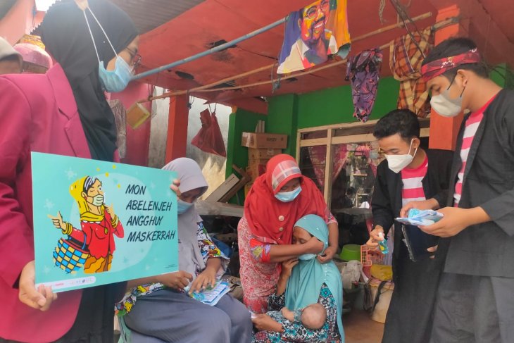 Gunakan bahasa daerah, mahasiswa UMS edukasi pencegahan COVID-19 ke warga pesisir Surabaya