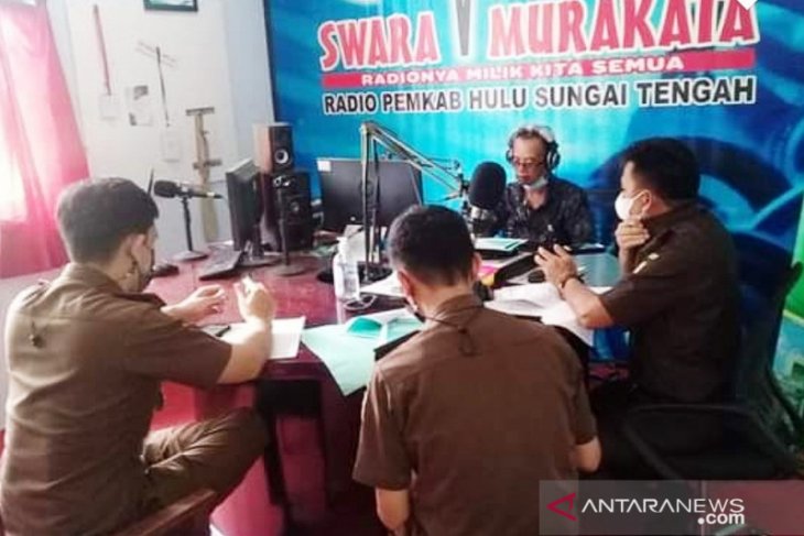 Sidak ke Kominfo, Wabup HST minta radio milik pemerintah lebih aktif lagi