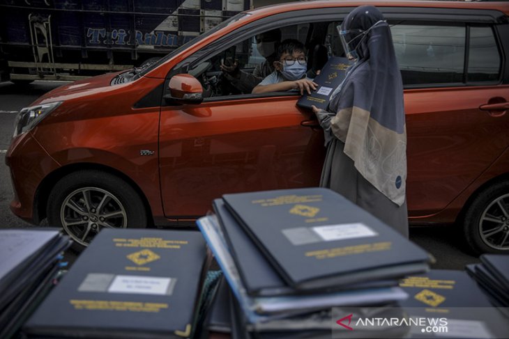 Pembagian rapor tanpa turun kendaraan 