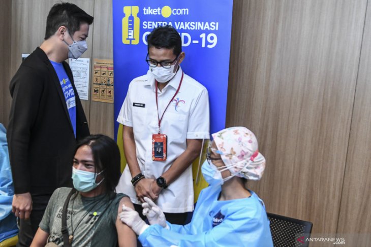 Menparekraf Sandiaga Uno imbau tidak pilih-pilih vaksin