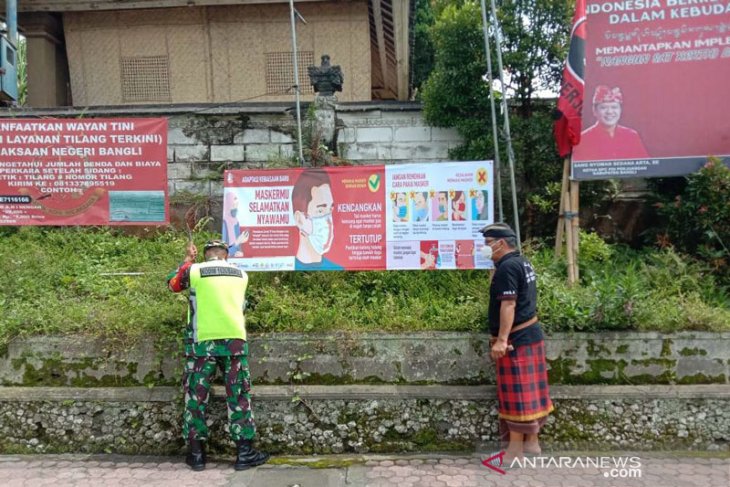 PMI lakukan diseminasi informasi COVID-19 dengan poster dan spanduk