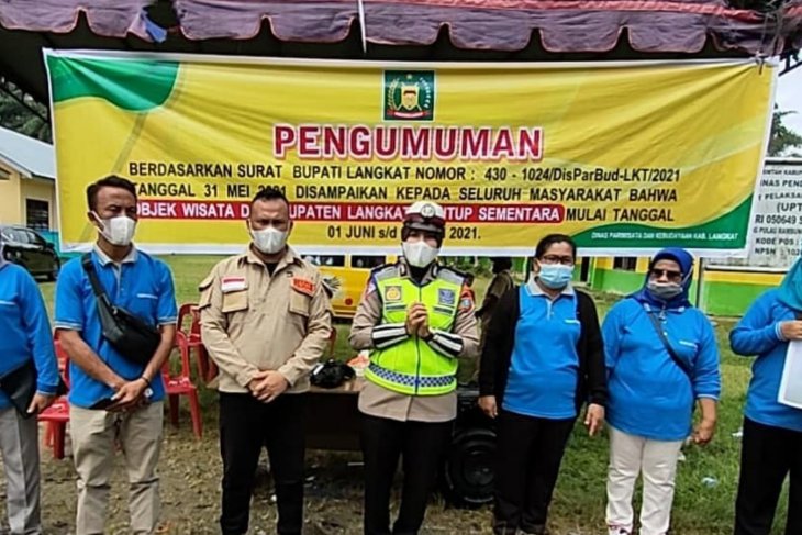Penyekatan menuju wisata Bukit Lawang Langkat terus dilakukan