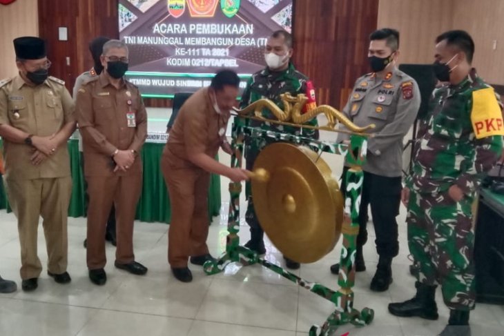 Polri dukung TMMD ke - 111 di Dusun Tangga Batu Tapsel