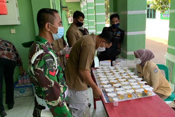 Puluhan prajurit TNI di Aceh Utara jalani tes urine. Ini hasilnya