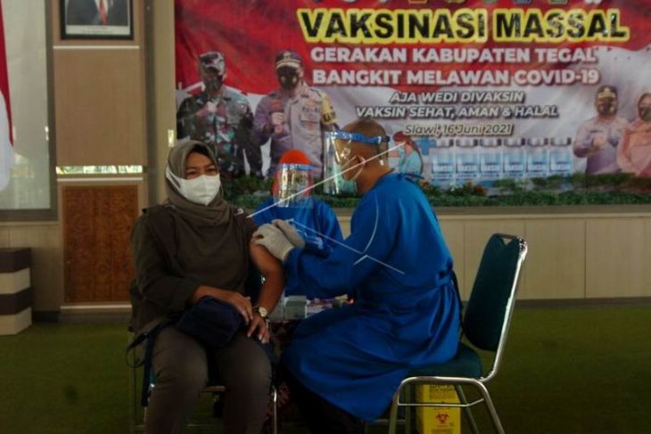 Vaksinasi massal keluarga besar Polri