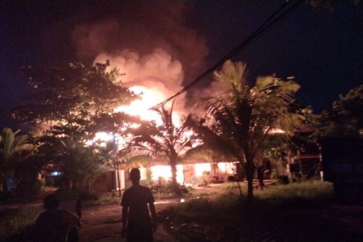 10 unit rumah di Asrama Hidayat Pontianak ludes dilalap si