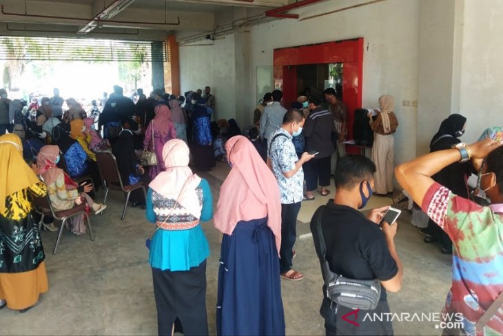 Vaksinasi di HST timbulkan kerumunan
