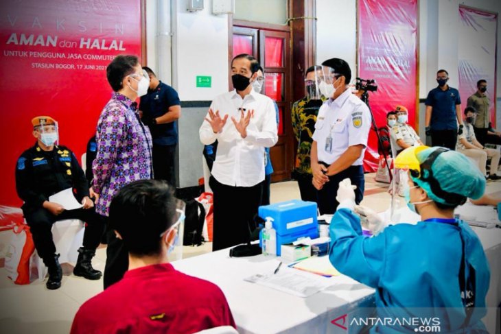 Presiden dorong percepatan vaksinasi agar mobilitas masyarakat tinggi