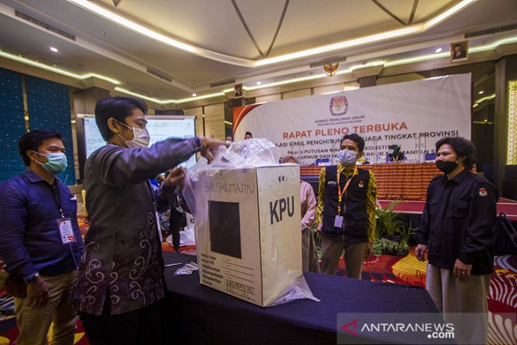 Rapat Pleno Rekapitulasi Hasil Penghitungan Suara Pilgub Kalsel