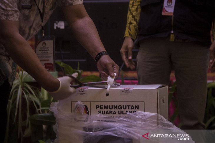 Rapat Pleno Rekapitulasi Hasil Penghitungan Suara Pilgub Kalsel