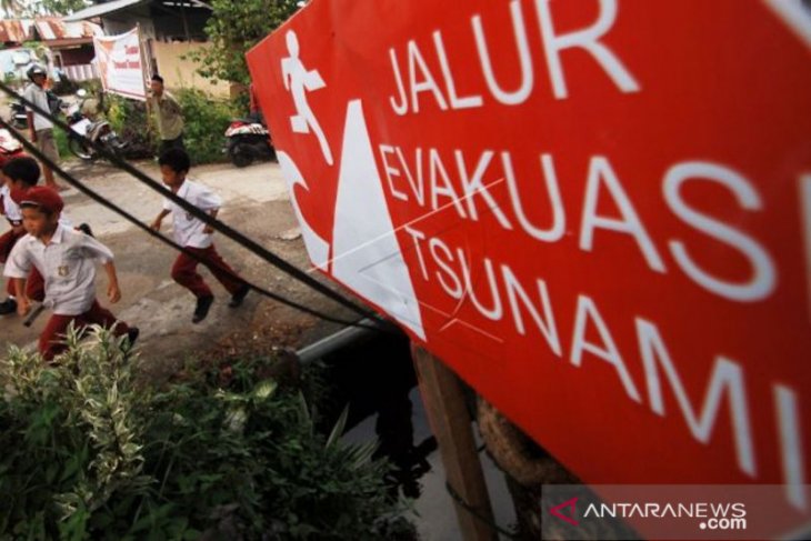 Jika di Padang terjadi gempa diikuti tsunami, ketinggian gelombangnya bisa capai enam meter