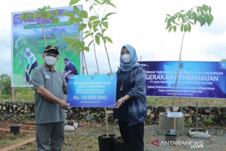 Bina lingkungan fitur pelestarian alam, Jasa Raharja Kalsel serahkan bantuan
