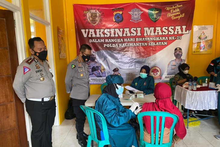 Polda Kalsel wujudkan kekebalan komunal melalui vaksinasi