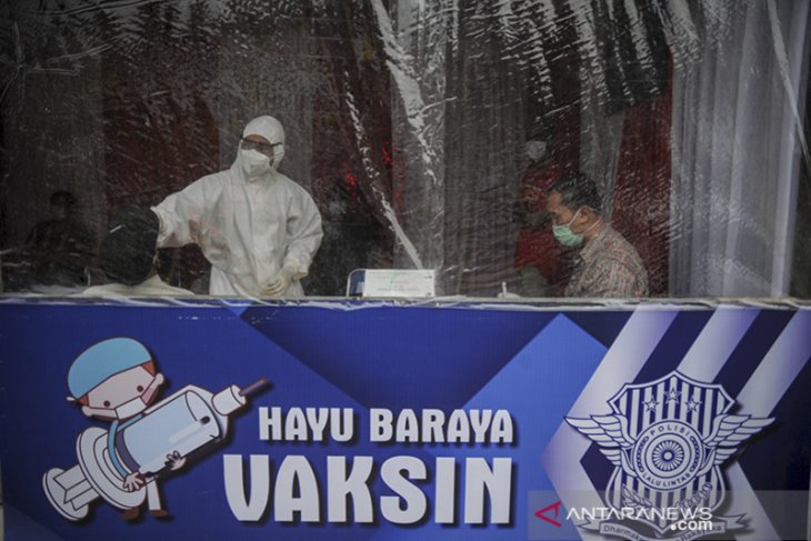 Pemeriksaan tes usap antigen bagi pengendara luar Bandung 