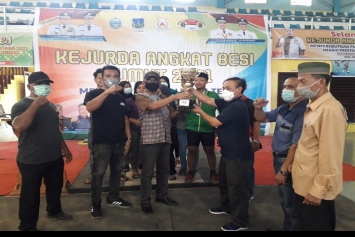 Serdang Bedagai juara umum Kejurda Angkat Besi