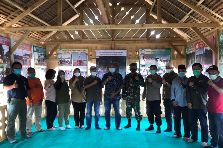 Tim penilai Kalpataru lihat hutan mangrove Pasar Rawa Gebang