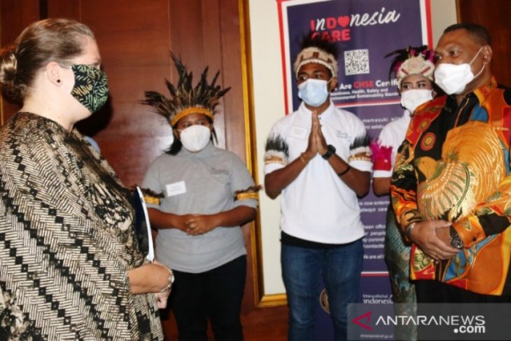 Some 24 native Papuan students depart for US Rhode Island