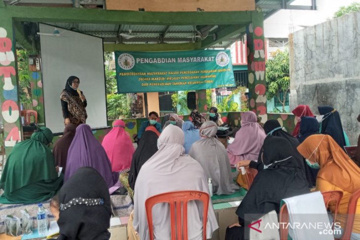 Warga ikuti sosialisasi pencegahan COVID-19 melalui pemanfaatan TOGA