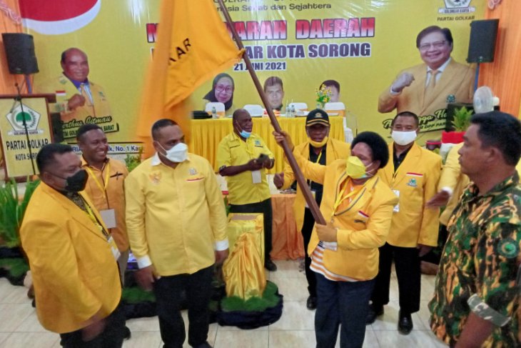 Petronela Kambuaya jabat ketua DPD Golkar kota Sorong