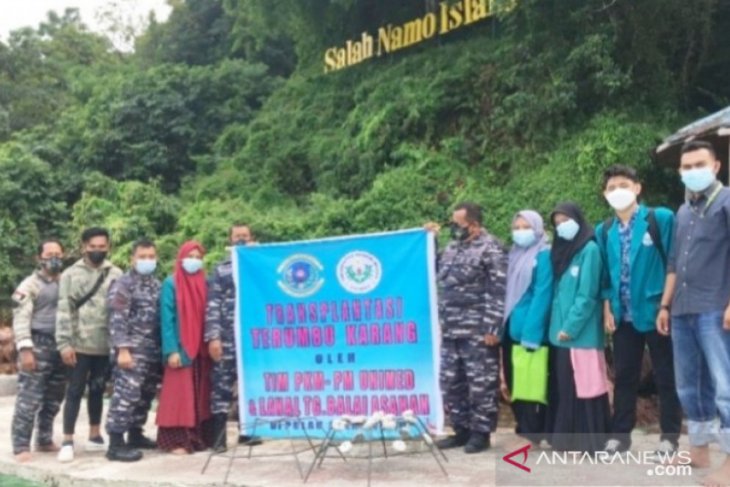 Lanal Tanjungbalai-Asahan dan Unimed transplantasi terumbu karang rusak