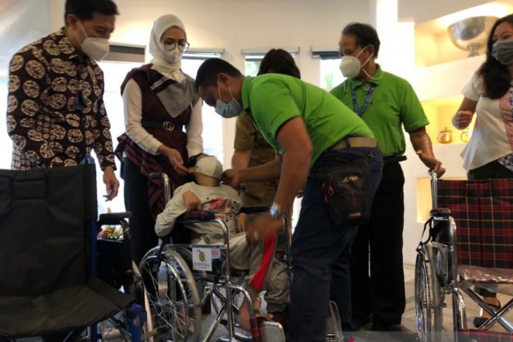 Jasa Raharja bagikan alat bantu mobilitas kepada disabilitas di ALC Denpasar