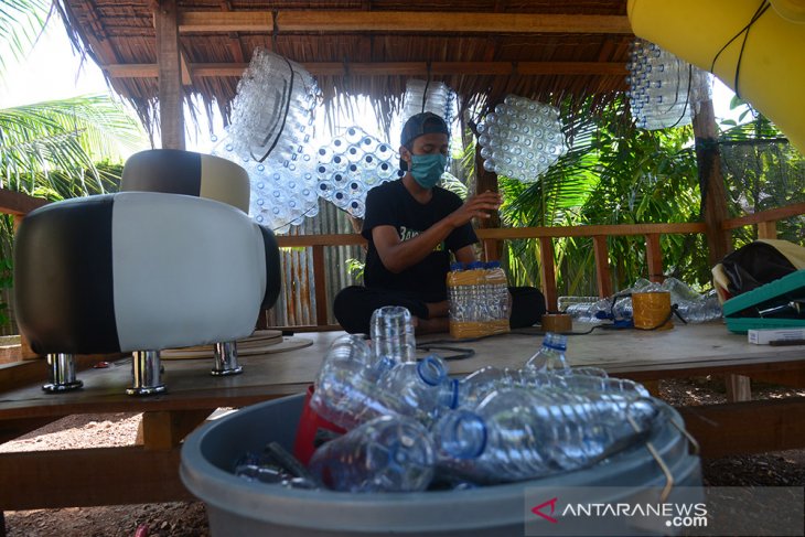 PRODUKSI SOFA BERBAHAN BOTOL PLASTIK BEKAS DI ACEH