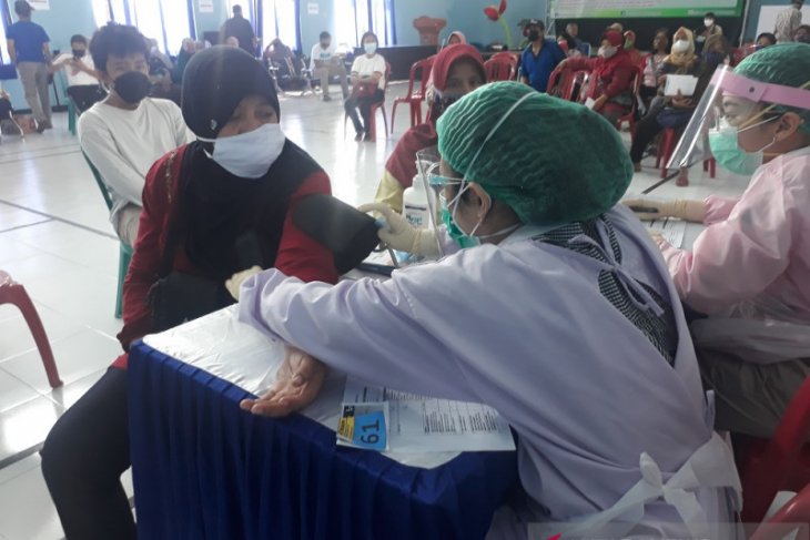 Puluhan bidan di Kota Kediri bantu vaksinasi COVID-19