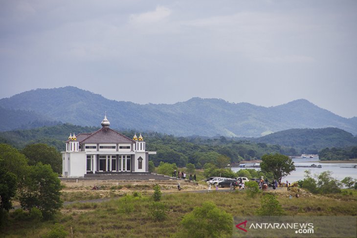 Wisata Bukit Batu Riam Kanan