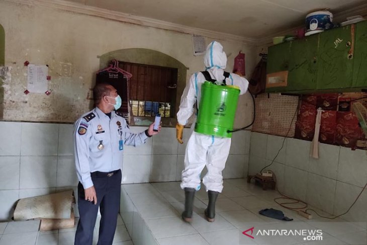 Cegah COVID-19, Lapas Lhokseumawe disemprot disinfektan
