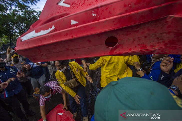 Ricuh Aksi Tolak Pelemahan KPK Di Banjarmasin